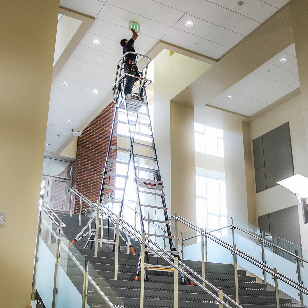 LG-18515 伸縮式折りたたみ作業台 LG CAGE 長谷川工業 作業床高さ2.36