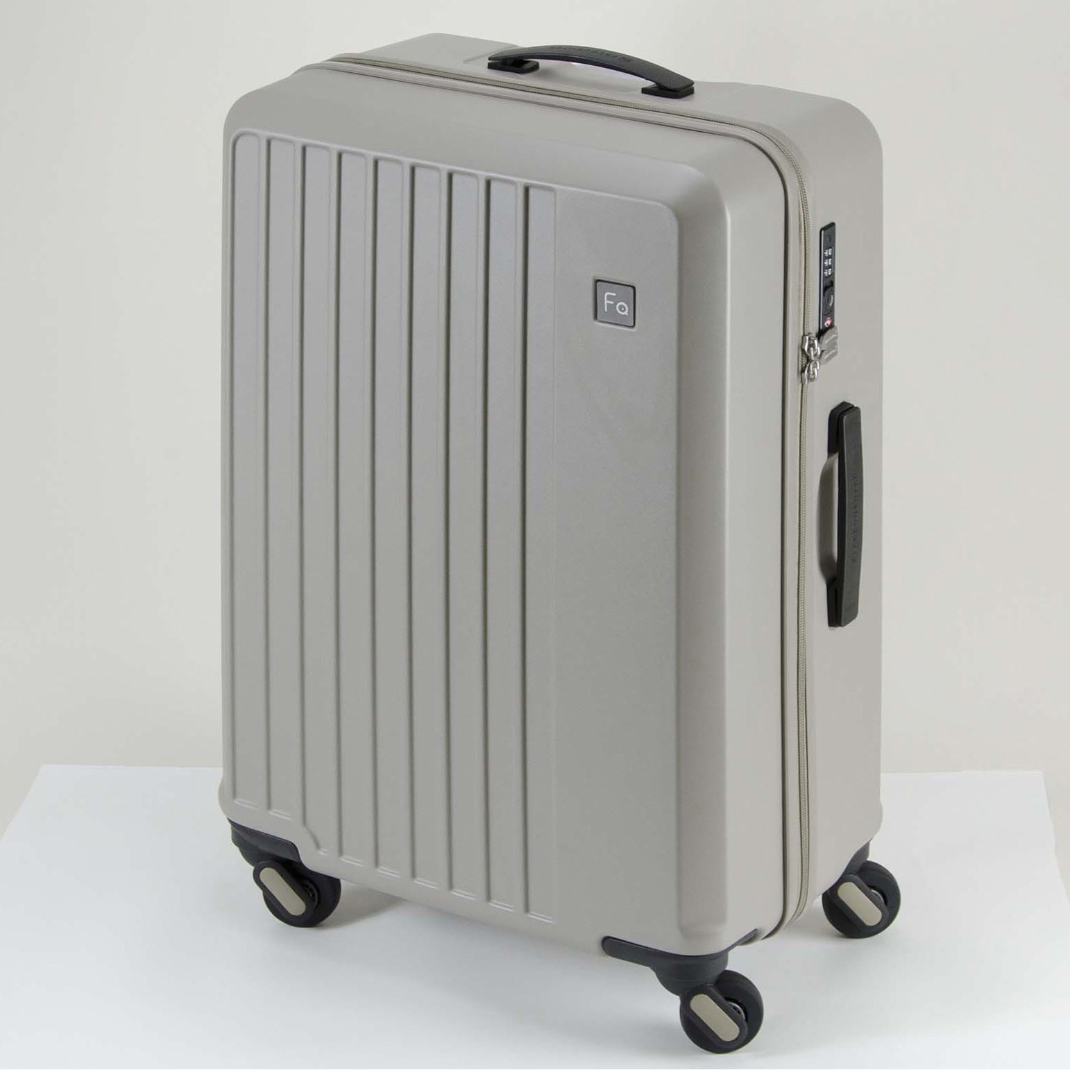 1-252 G LIEVE 4輪キャリー エンドー鞄 グレージュ色 容量52L サイズM