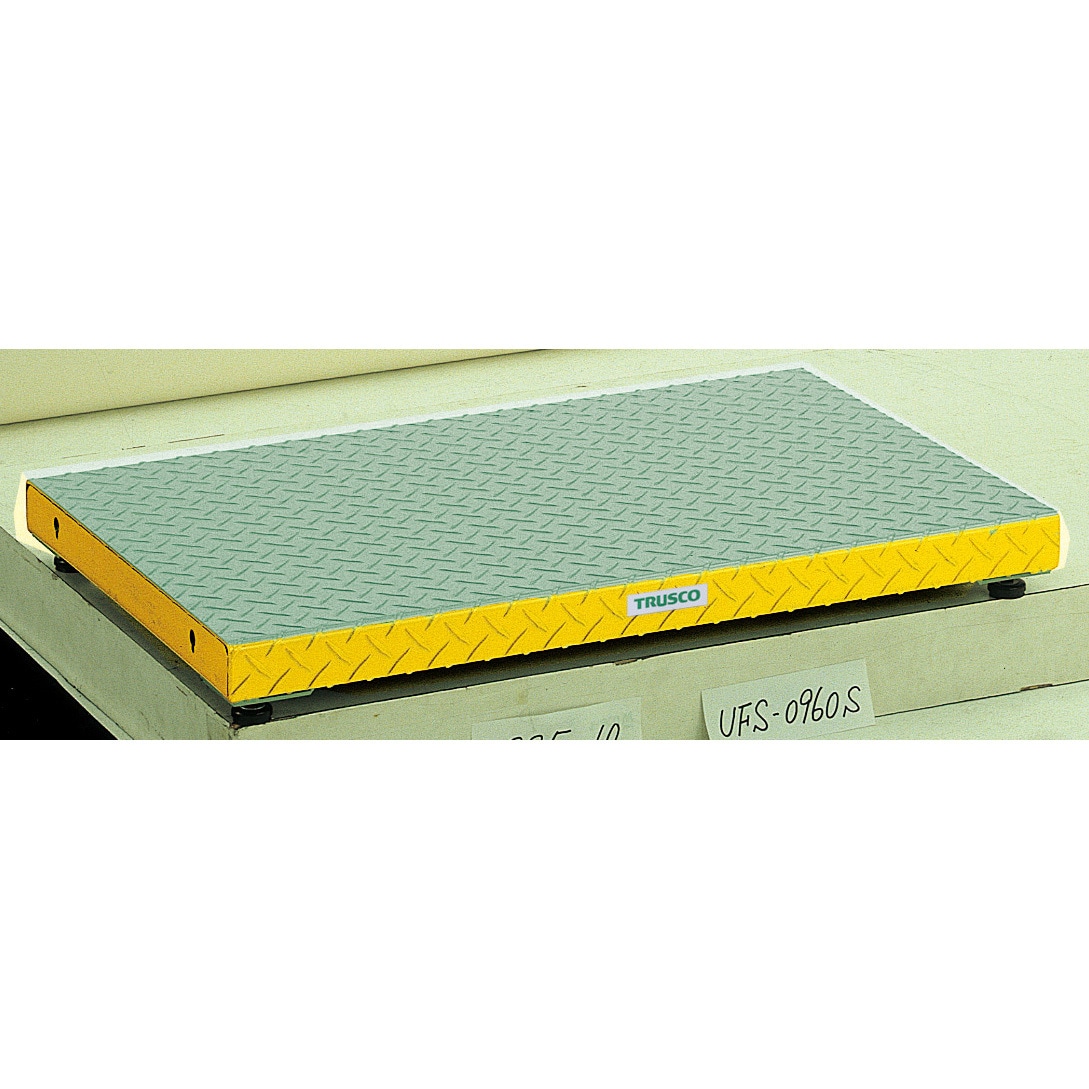 UFS-0960S 縞鋼板ステップ(スチール製縞鋼板タイプ低床用・高床用) 低床用 TRUSCO 1段 天板高さ0.09～0.12m  UFS-0960S 49,788円