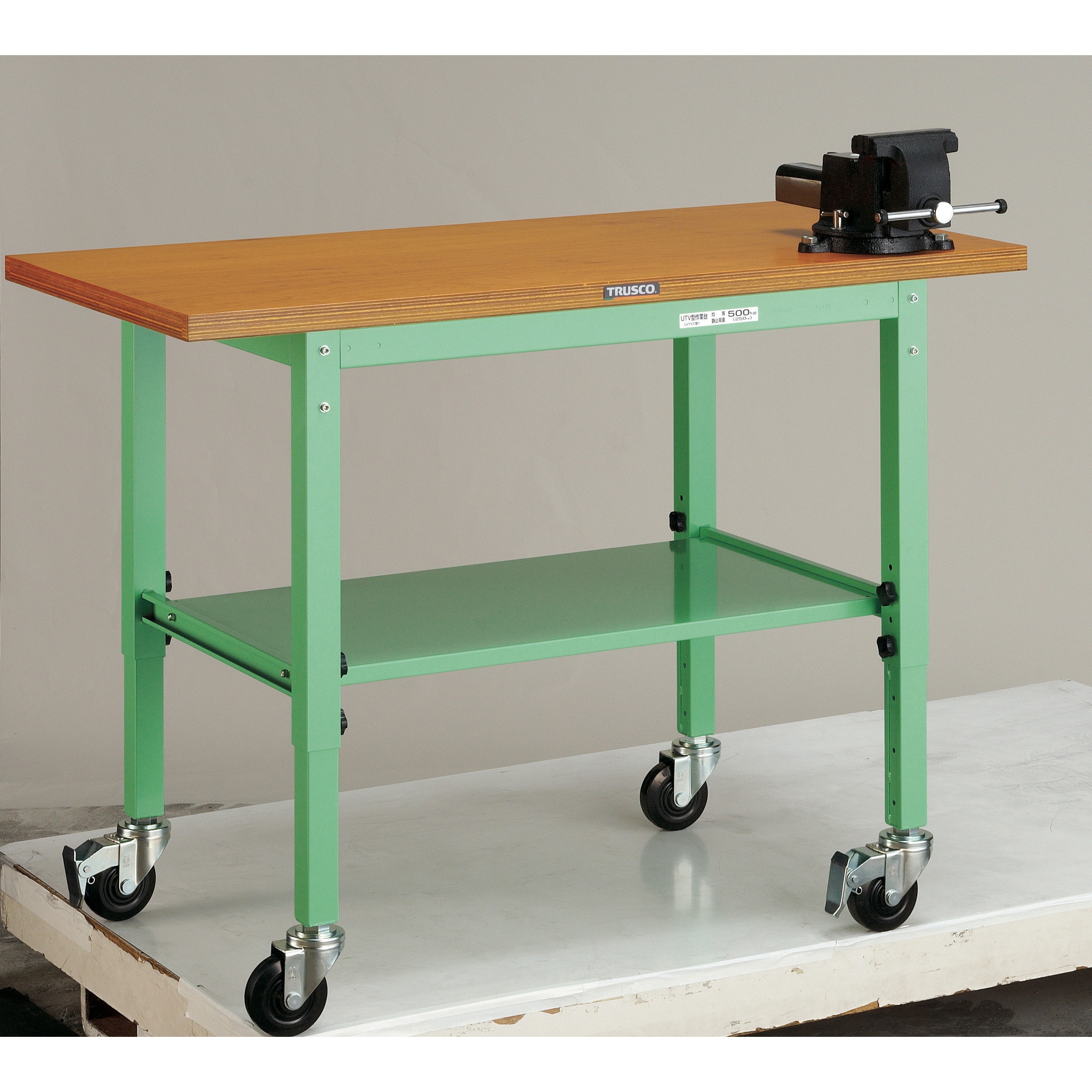 送料別途)(直送品)TRUSCO UTVC型移動作業台 1200X600 バイス・車輪付