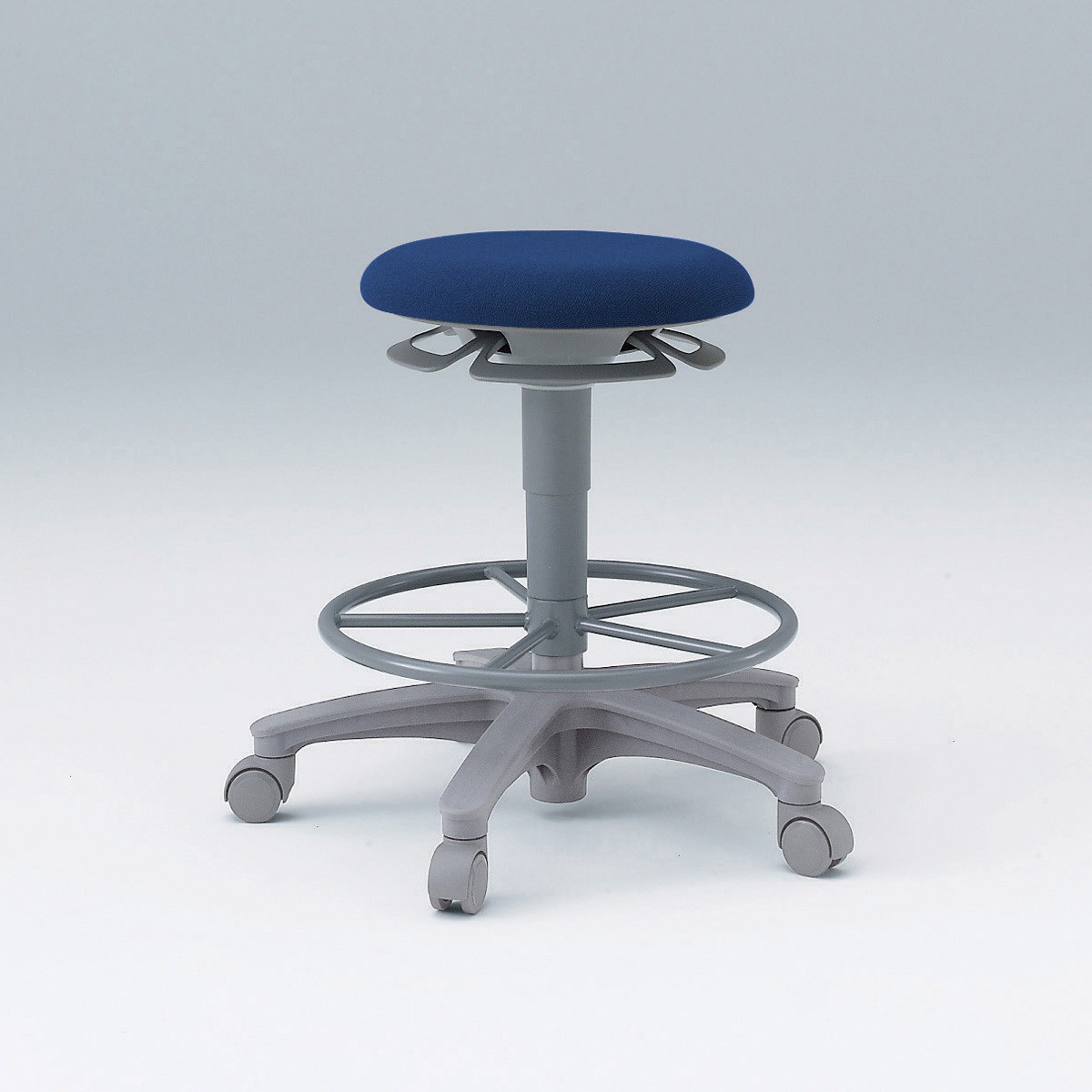 PCK-1106GB-B2 サポートスツール＜配送時組立サービス付＞ イトーキ キャスターあり 組立・設置・取付 ネイビーブルー色 質量8.1kg  PCK-1106GB-B2