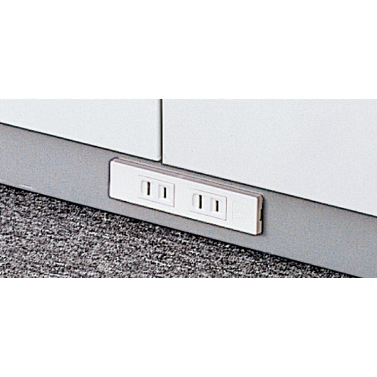 L6-Q11WC M4 L6 保管庫用コンセント付ベース プラス[家具] W700×D450mm用   L6-Q11WC M4