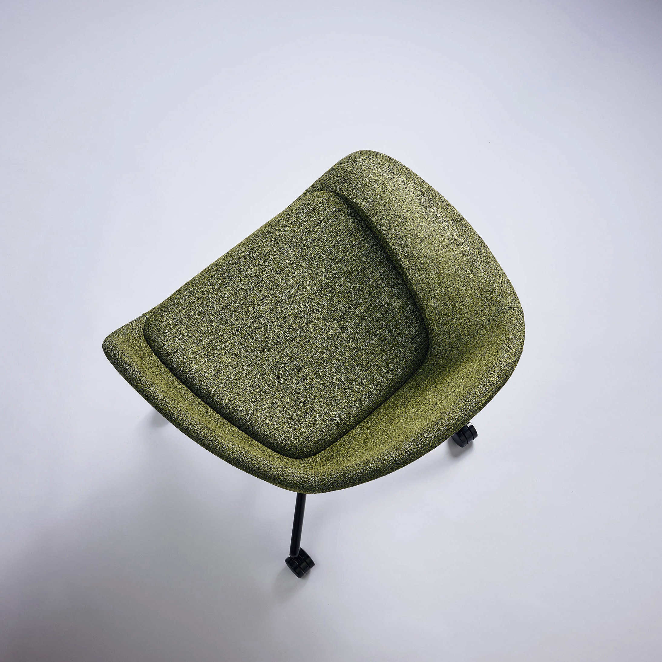No.8380F ラウンジ用チェアー LION (ライオン事務器) 寸法615×575