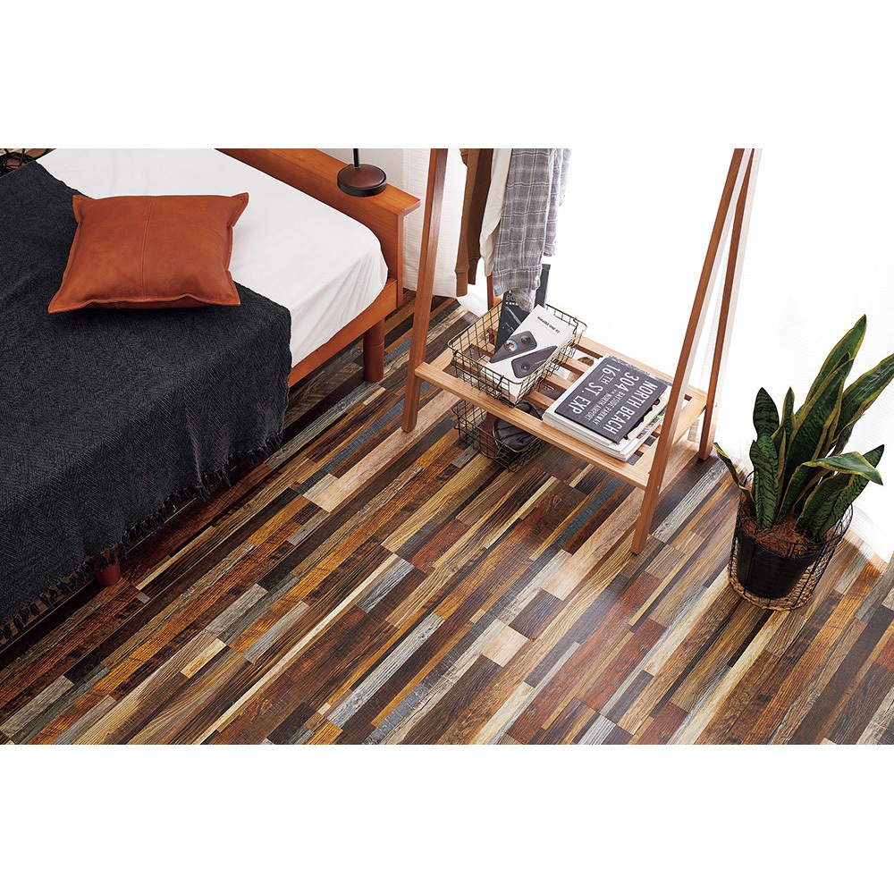 81955870 貼ってはがせる ウッド調フロアタイル 萩原 モカブラウン色 幅914mm長さ152mm 1組(12枚)