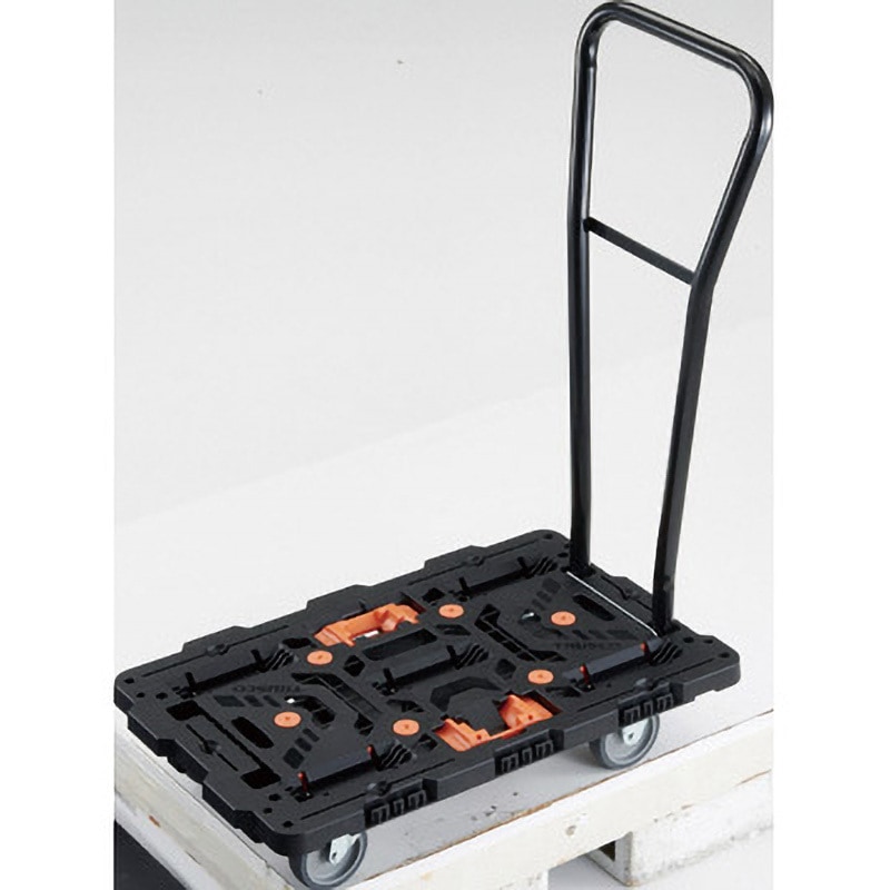 BT700J3H-E100T 連結型樹脂製平台車ビートル 自在・固定タイプ(脱着式ハンドル・とめたろう付) TRUSCO 樹脂(PP)再生材100%製 ブラック色 荷台寸法700×450mm 1台 BT700J3H-E100T 13,845円