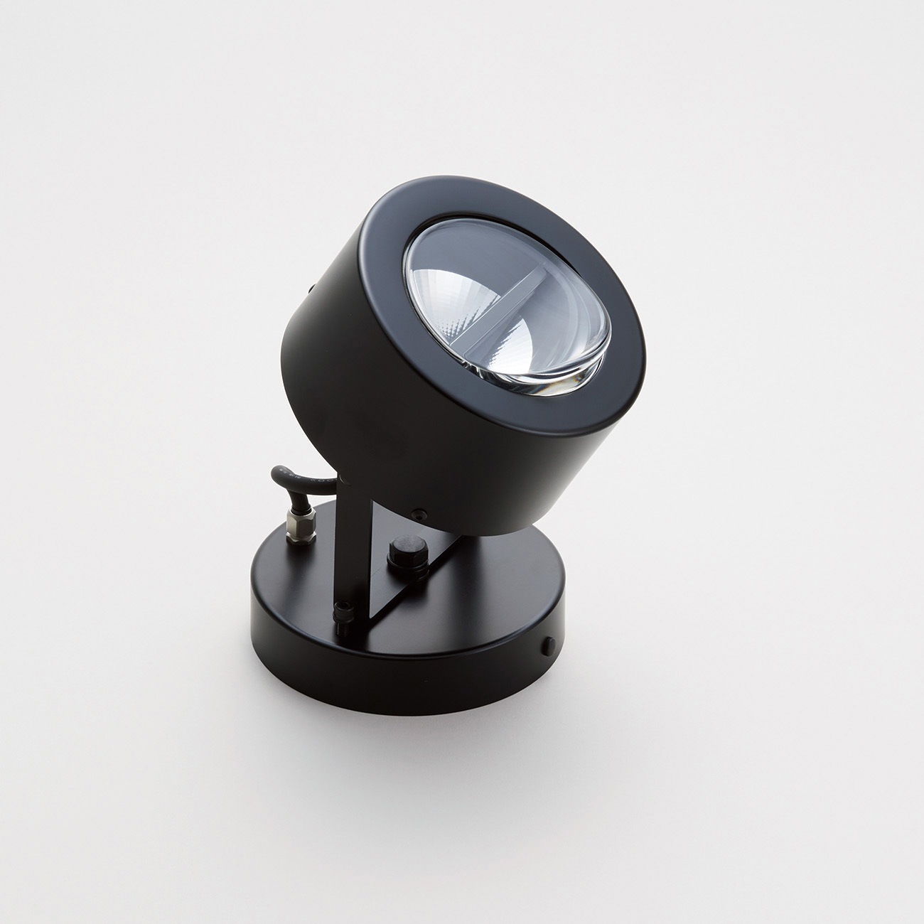 FS01-3000K-L-B フォーカルライン TOKISTAR 演色指数80Ra 偏光角 消費電力2.1W 3000(K)色