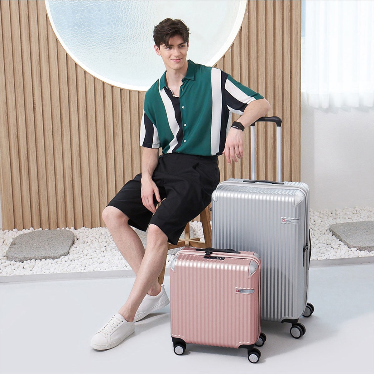 ソーラースイングオカザえもん120入り1ケース SM-I226 SILVER SOGLIO(ソーリオ) スーツケース 71cm 無料預入/83L/5cm