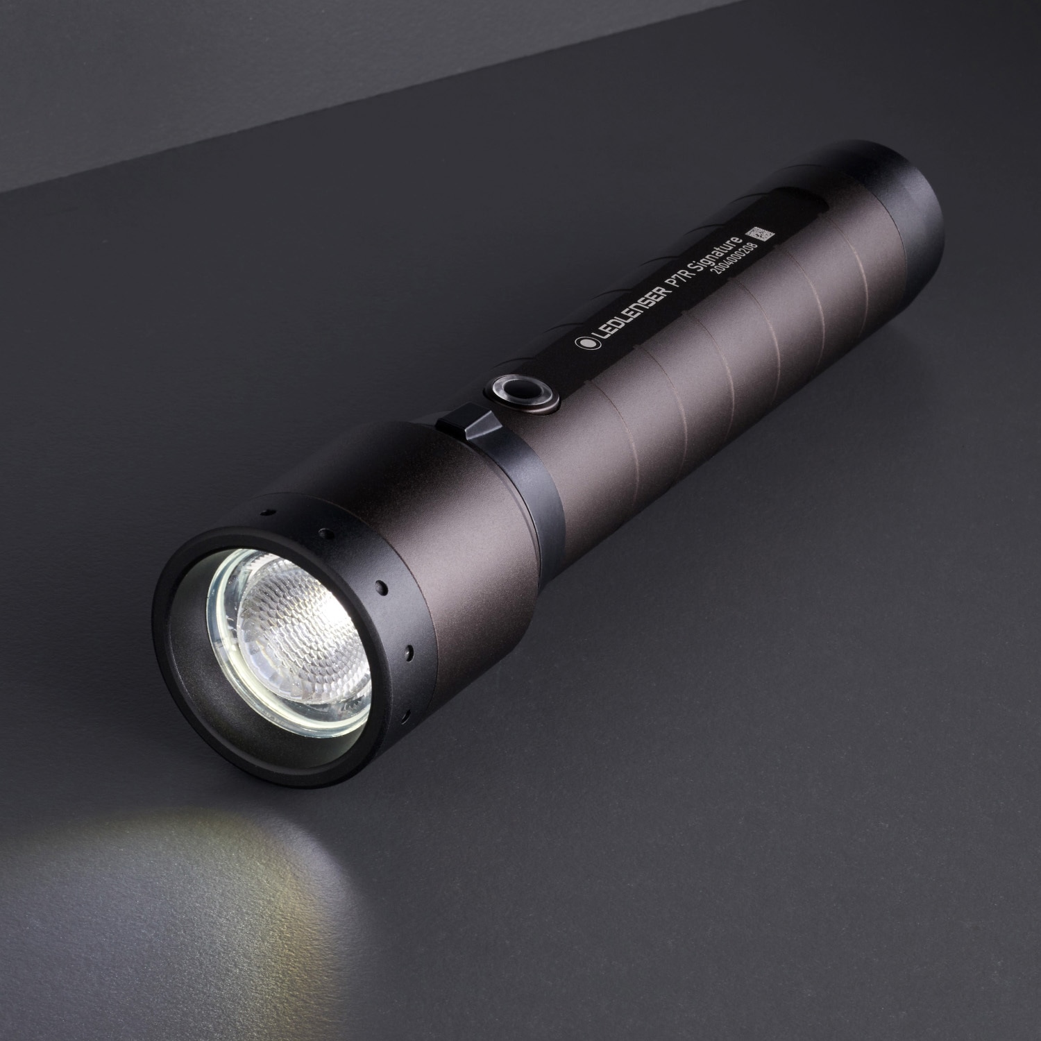 502190 充電式LEDライト P7R Signature LED LENSER 保護等級IP68 502190 充電式LEDライト P7R Signature LED LENSER 保護等級IP68