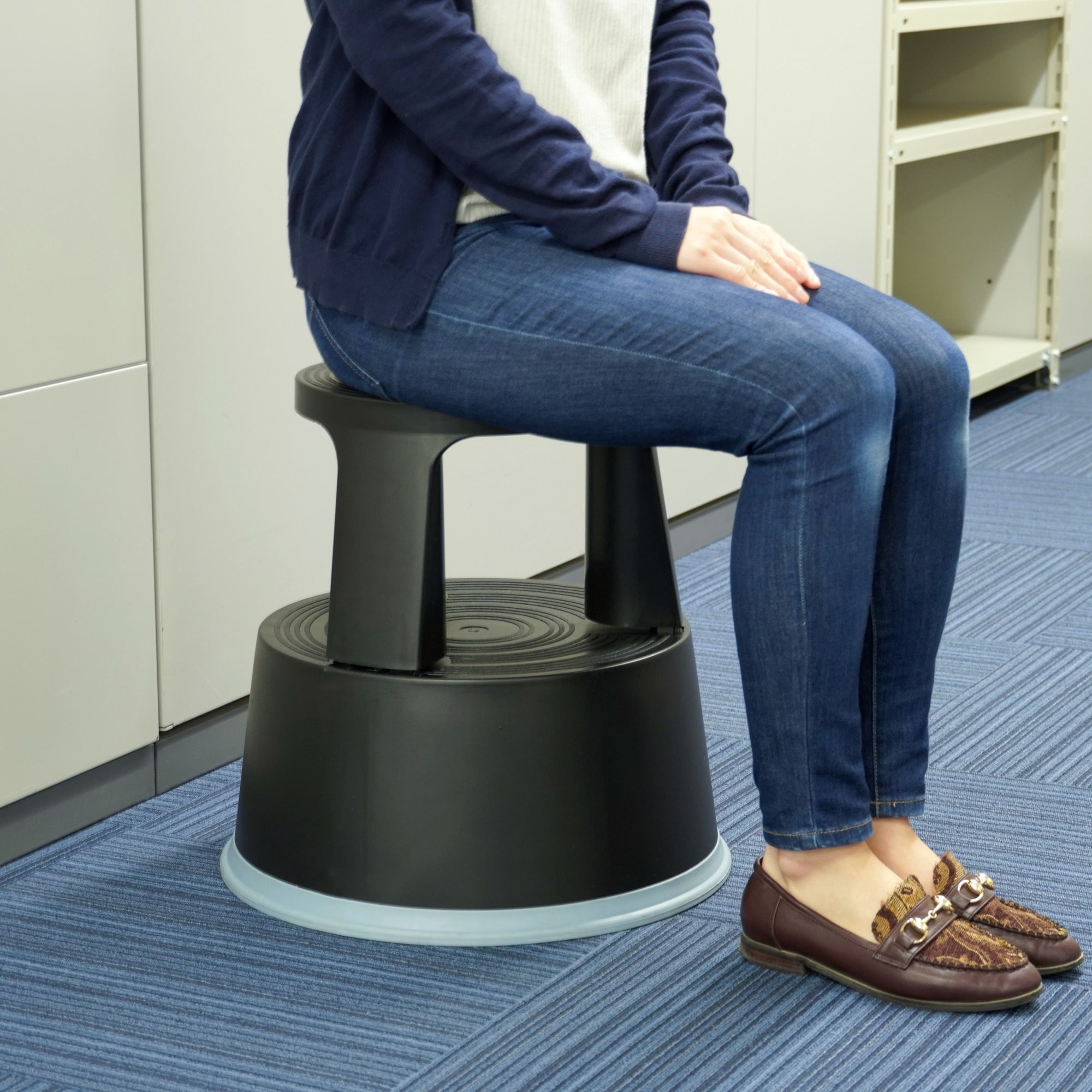 踏み台 樹脂製 キャスター付き モノタロウ ブラック色 2段 - 【通販