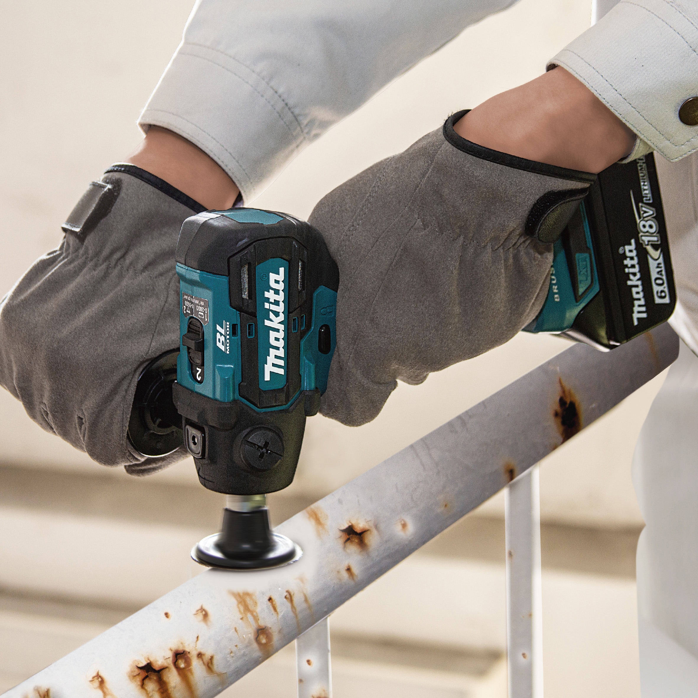 驚きの値段】 マキタ makita PV300DZ 充電式サンダーポリッシャー