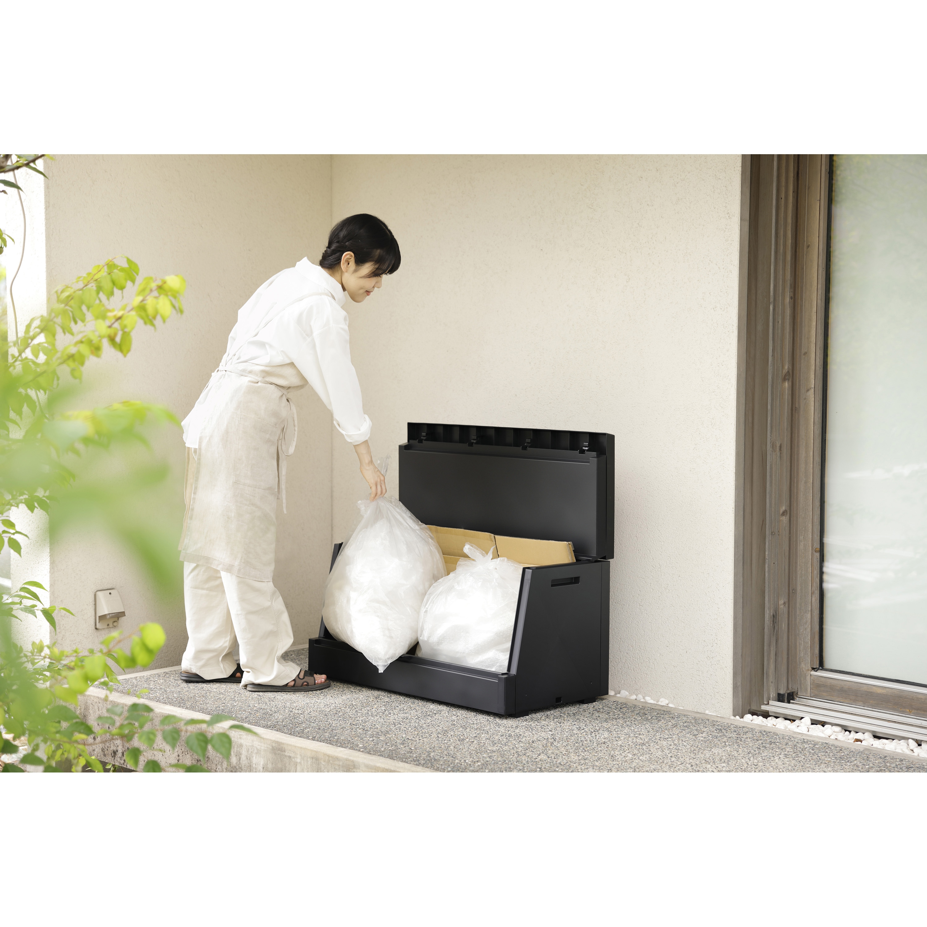 GSLW038 出し入れがスムーズな屋外ストッカー リス 容量120L ブラック