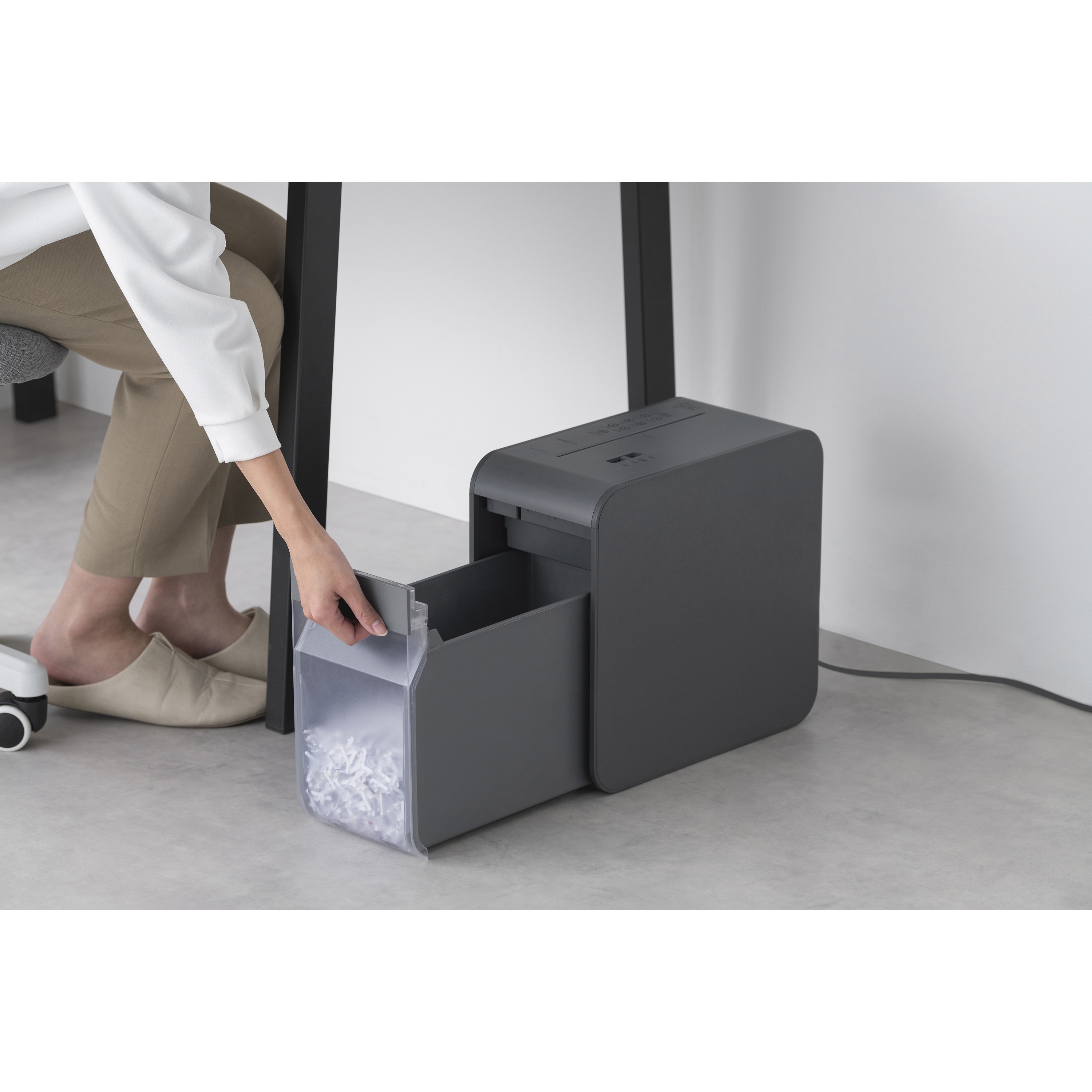 P7HC-35E-H パーソナルシュレッダー 超静音35dB アイリスオーヤマ