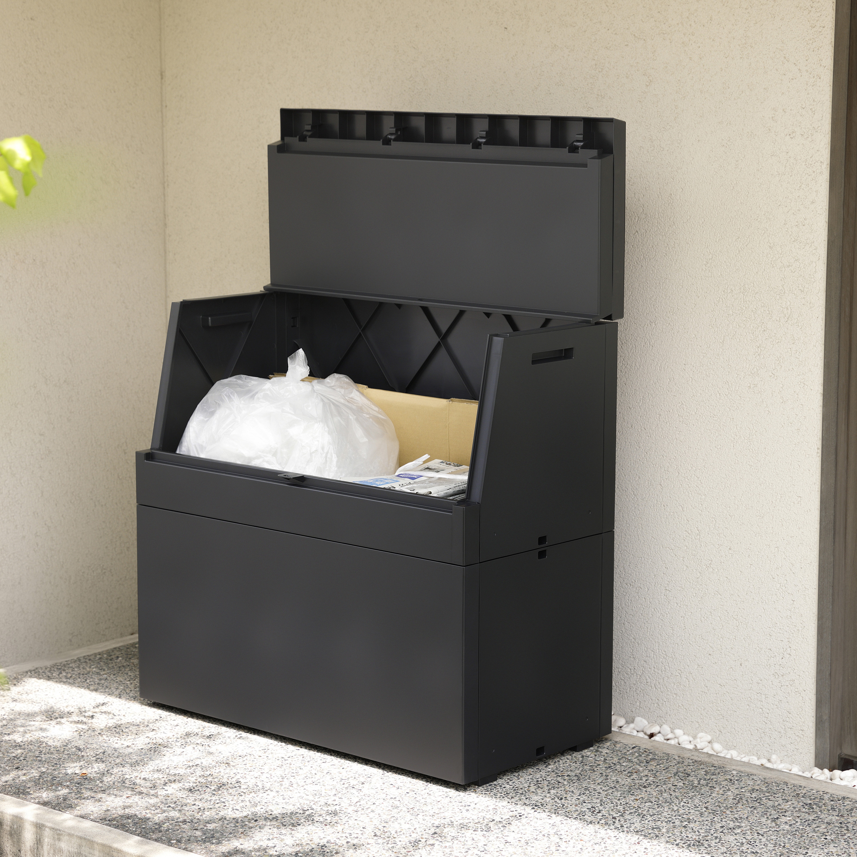 S*T様 （美品）保存用ストッカー GSLW040 出し入れがスムーズな屋外ストッカー リス 容量250L ブラック