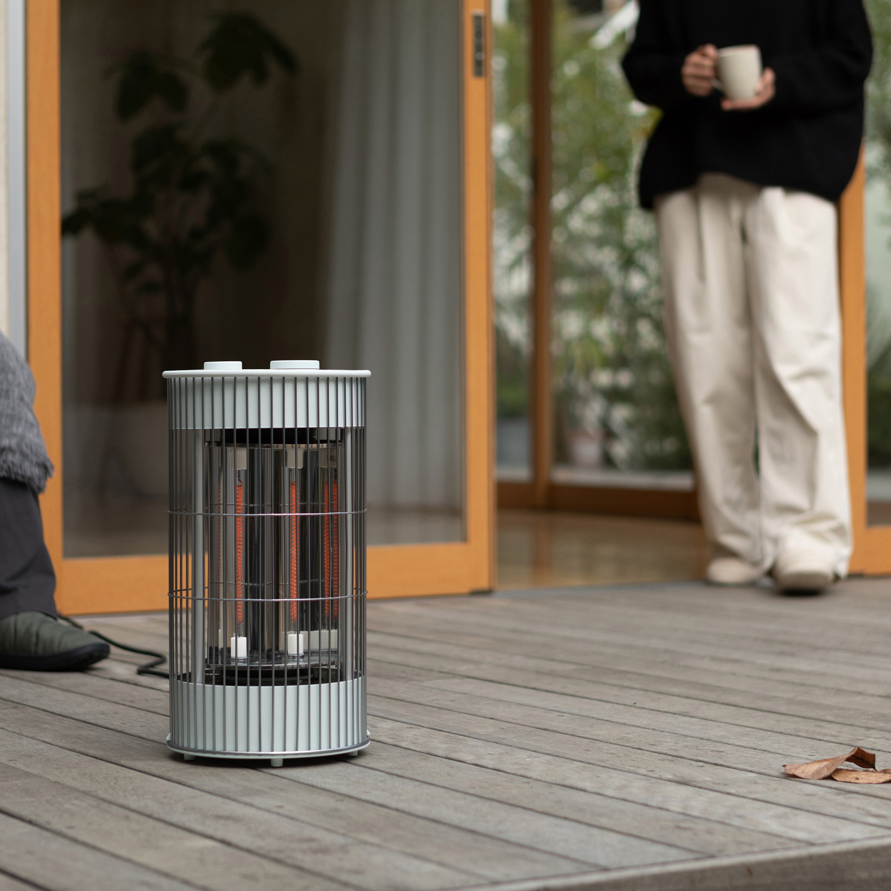 ヒーター 電気 900W 調節可能な ポータブル電気ヒーター 床置き
