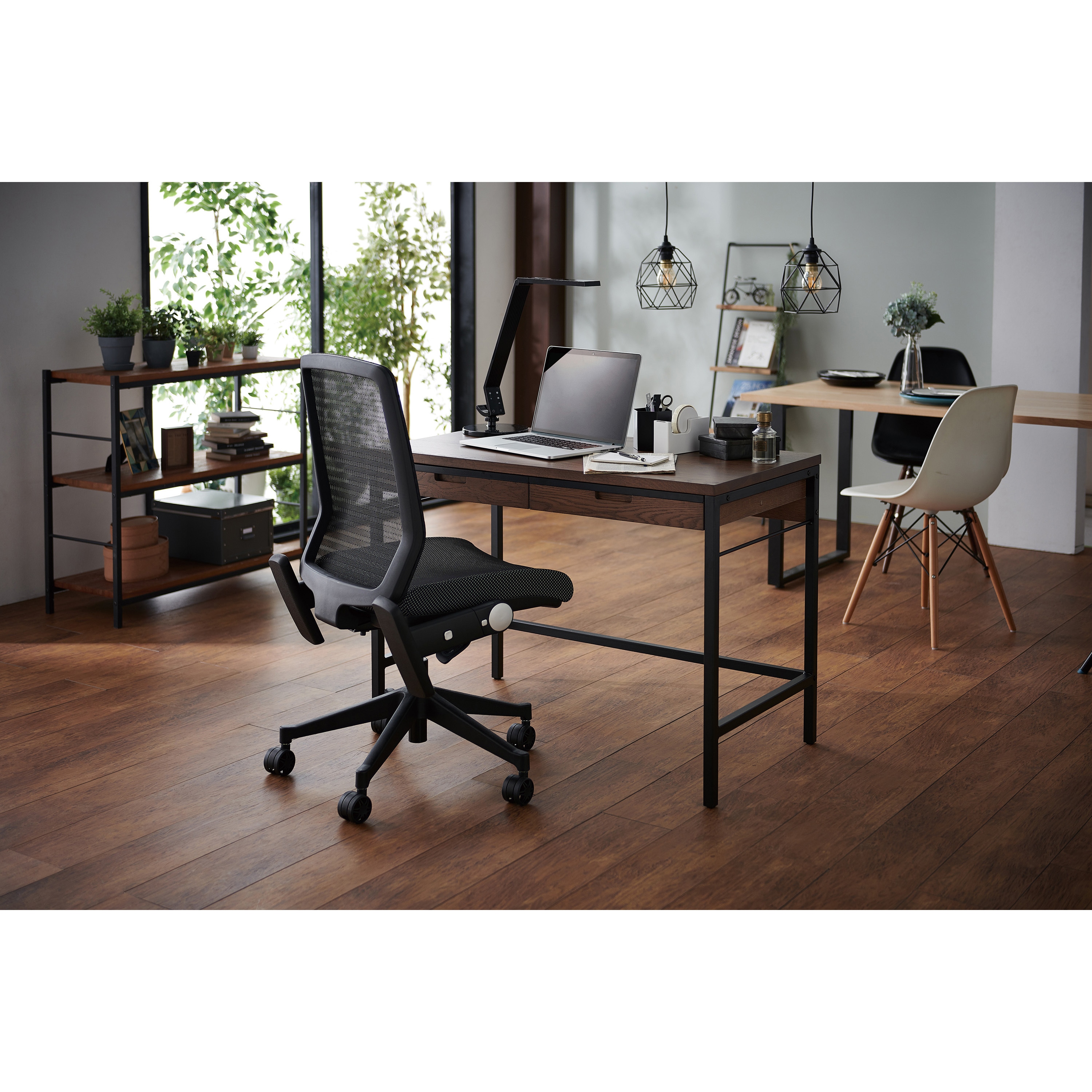 JG4-301BK JG4チェア メッシュ 座面モールドウレタン アーム後倒し機能