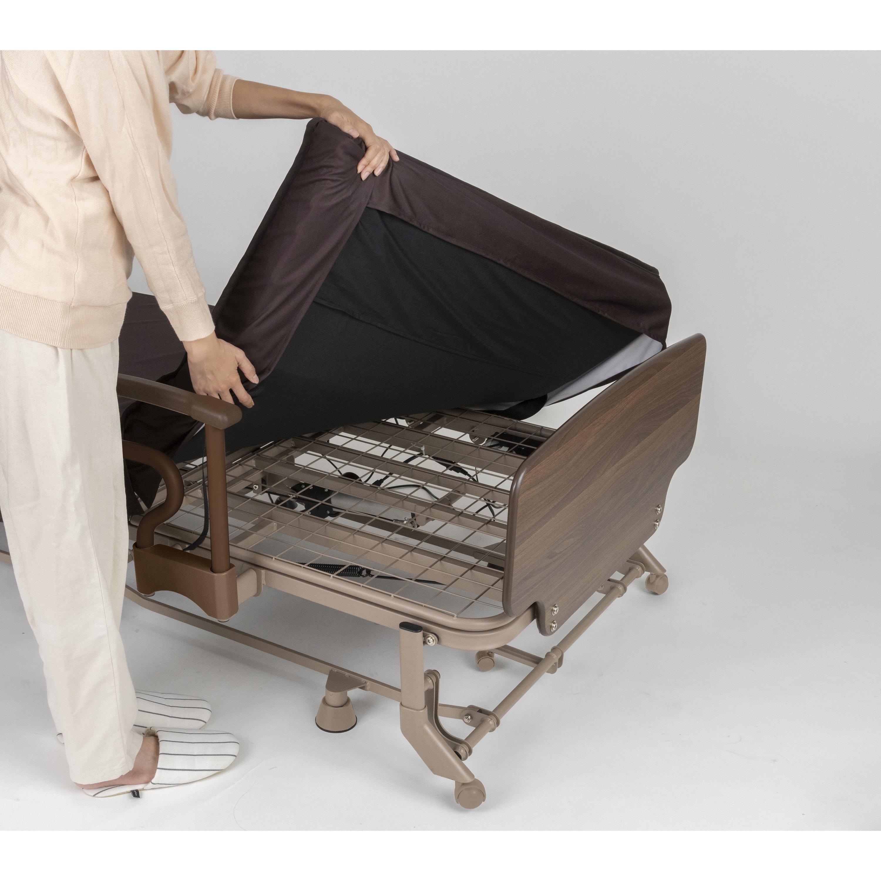 美品！ アテックス 電動リクライニングベッド（AX-BE721） 生産終了_収納式 電動リクライニングベッド（1モーター） AX-BE721