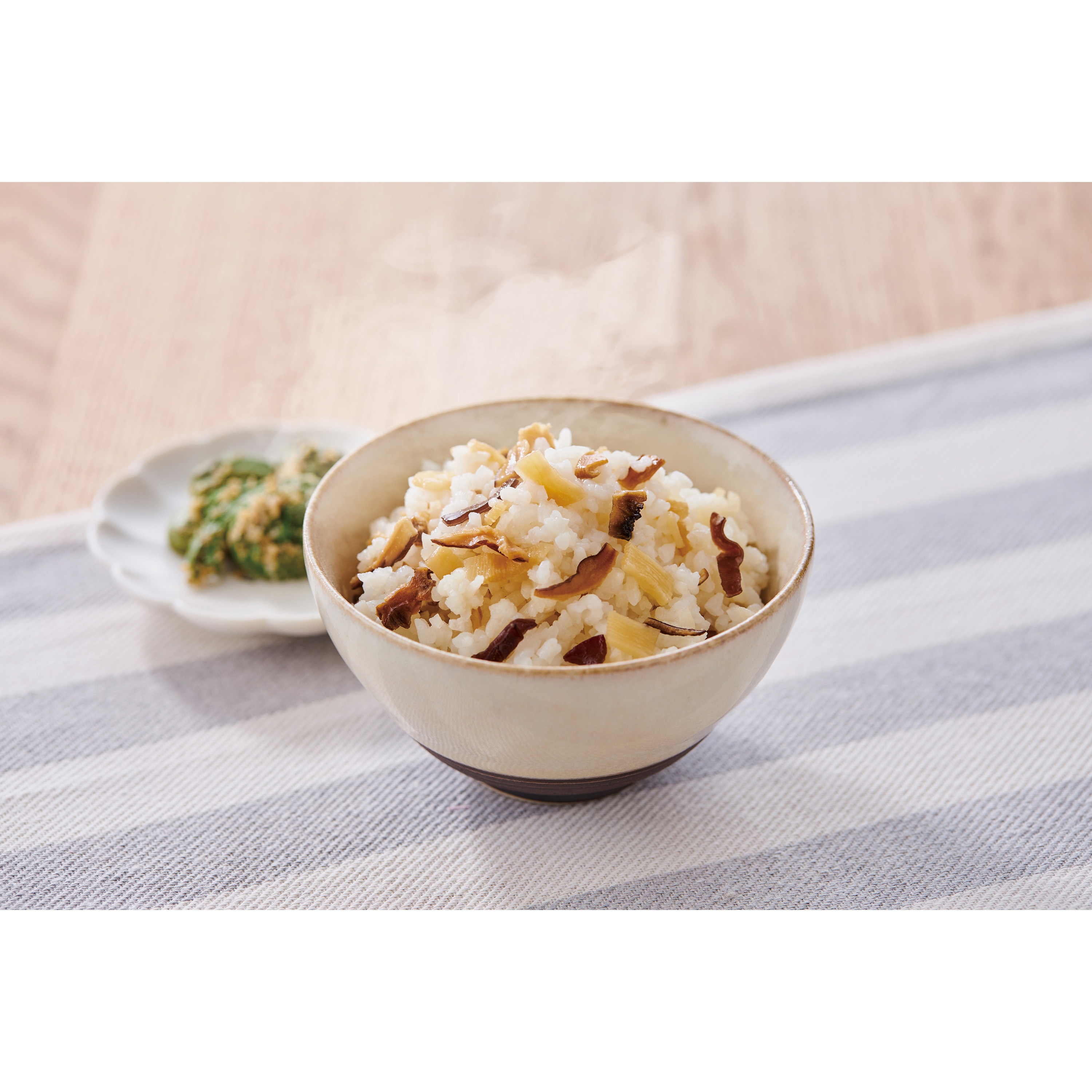 （新品）100袋　アルファ化米　かきのこ　アルファ　ご飯　保存食 Amazon | アルファー食品 安心米 きのこご飯 100g ×5個【非常食