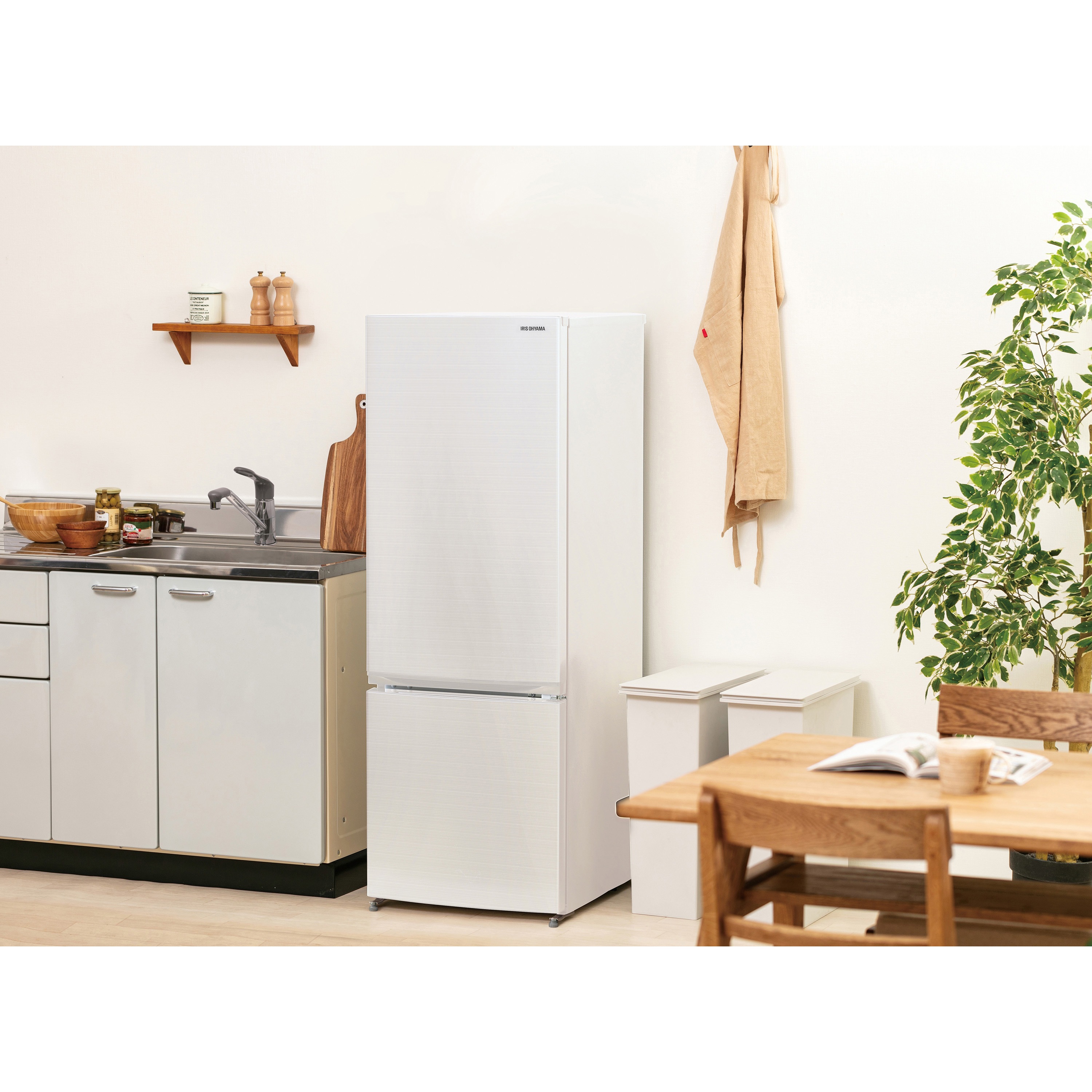 送料設置無料 アイリスオーヤマ ノンフロン冷凍冷蔵庫 IRSN-17A-WE 楽天市場】アイリスオーヤマ IRIS 冷蔵庫 IRSN-17A-WE | 価格