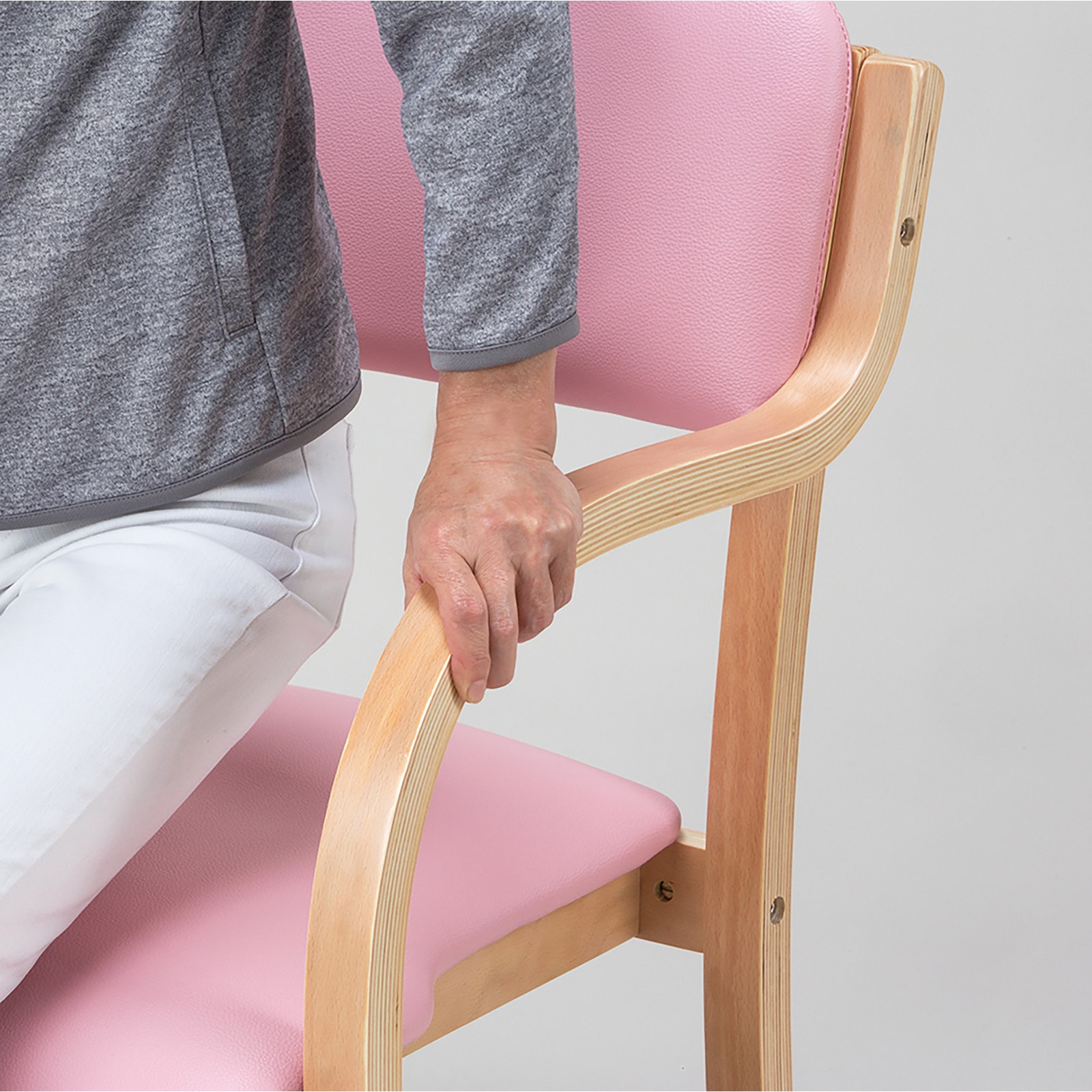 介護施設用イス 肘付き 立ち座りサポートチェア 0408620 立ち座りサポートチェア 1台 ファミリー・ライフ 【通販