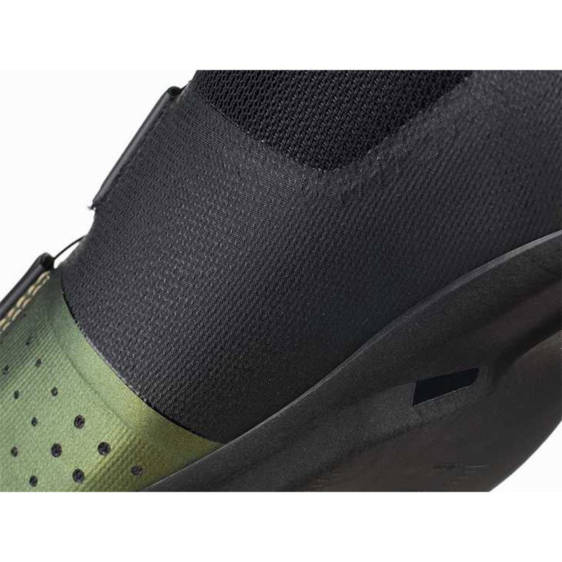 1002490031 R4 TEMPO OVERCURVE IRIDESCENT FIZIK 色BEE/BK 【通販
