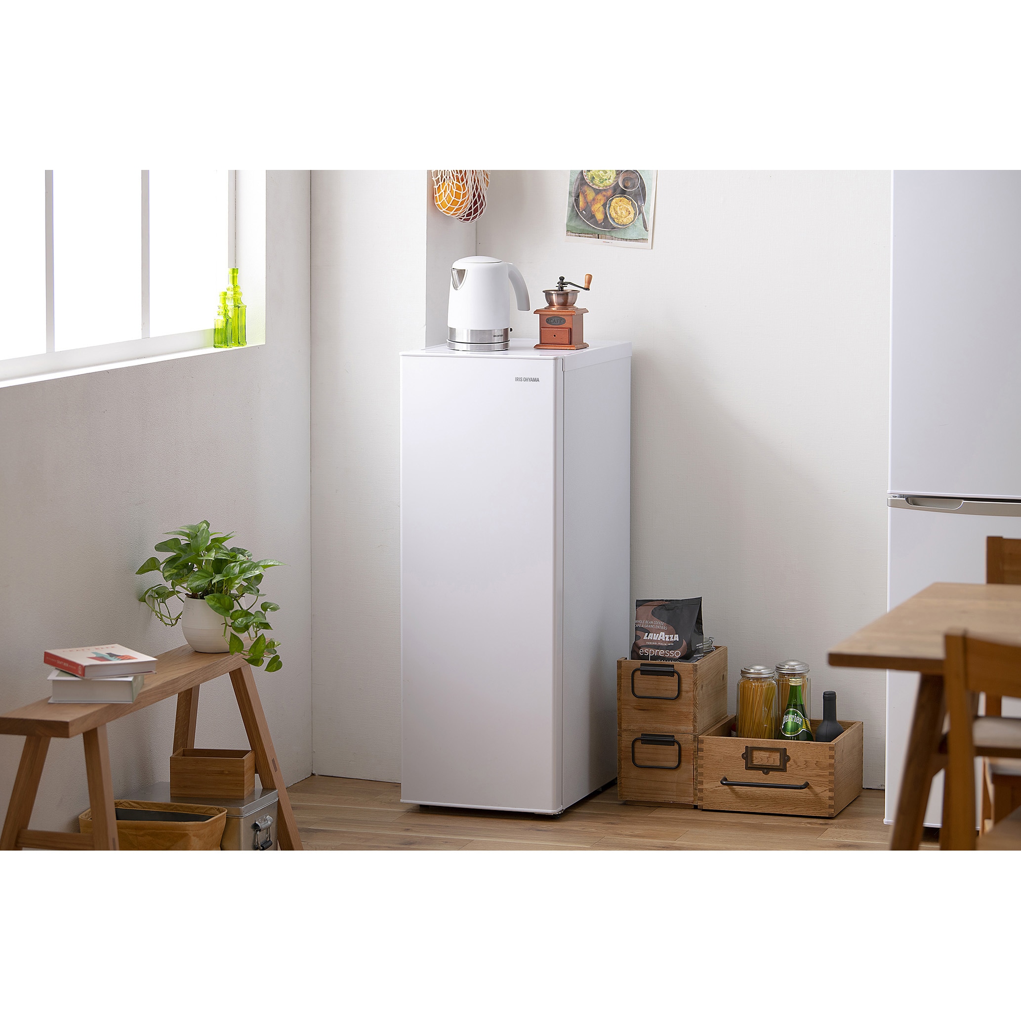 IUSN-8A-W スリム冷凍庫80L 1個 アイリスオーヤマ 【通販モノタロウ】