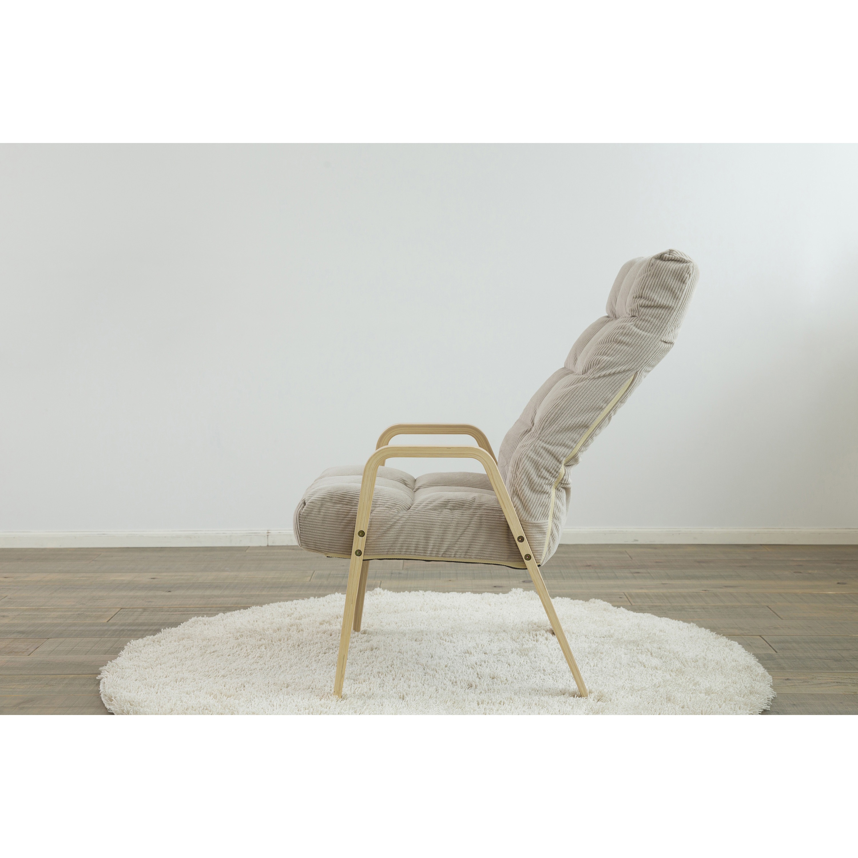 ベージュ色アームチェア(背もたれ付き)