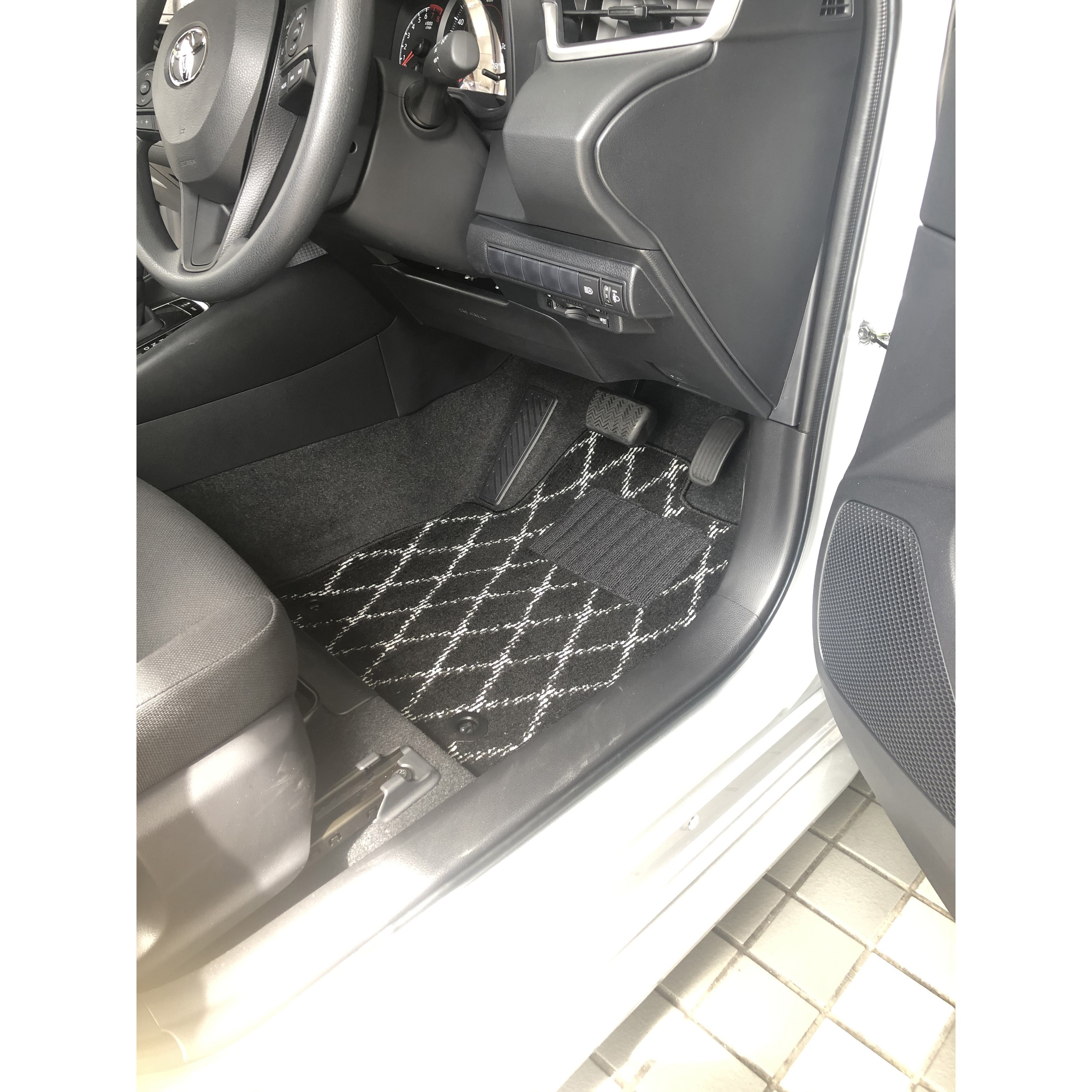 TT020938 車種別フロアマット(トヨタ) ダイヤ 1セット ロイヤル化成 