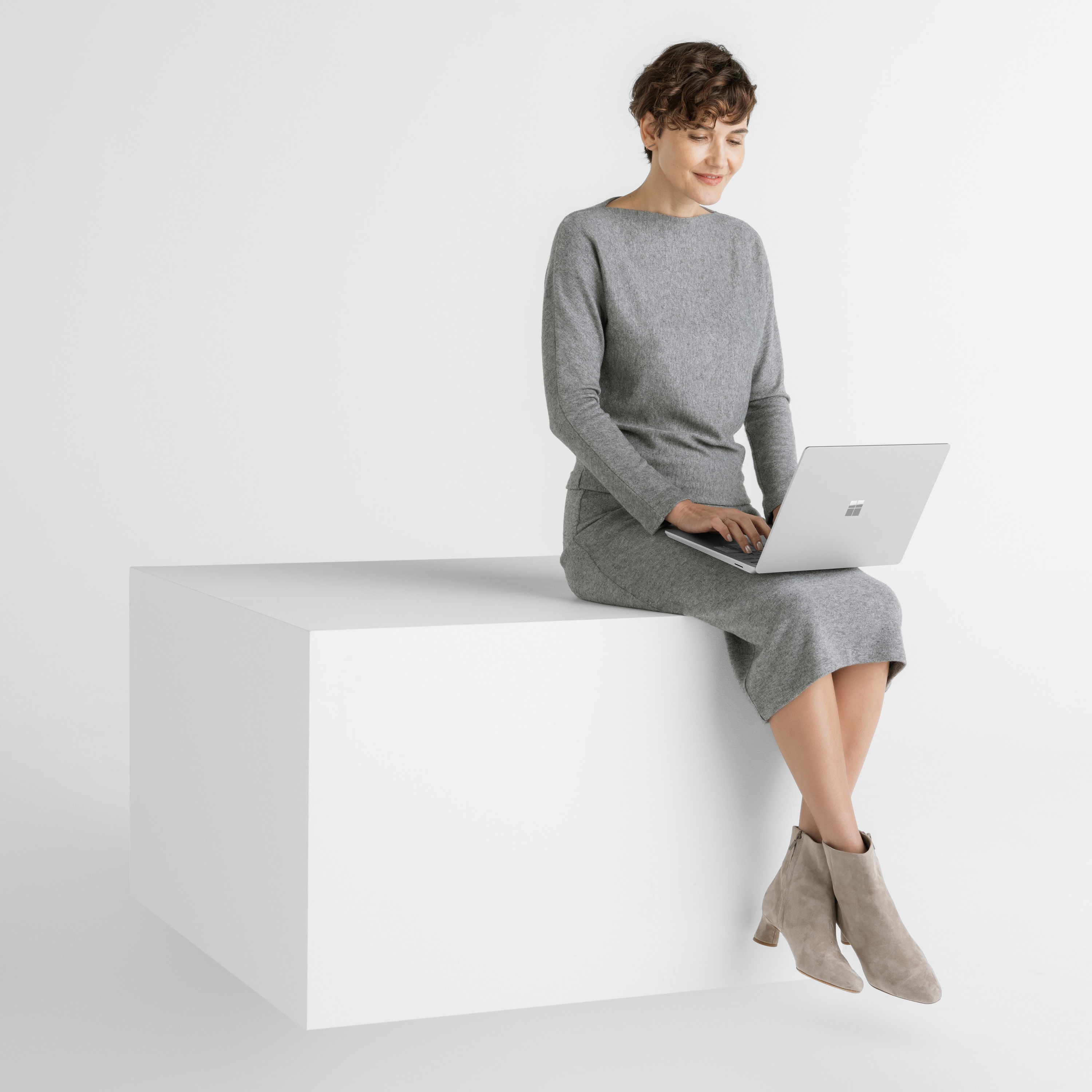 EP2-04347 Surface Laptop 6 (CPU: Core Ultra 7 H シリーズ/メモリ 