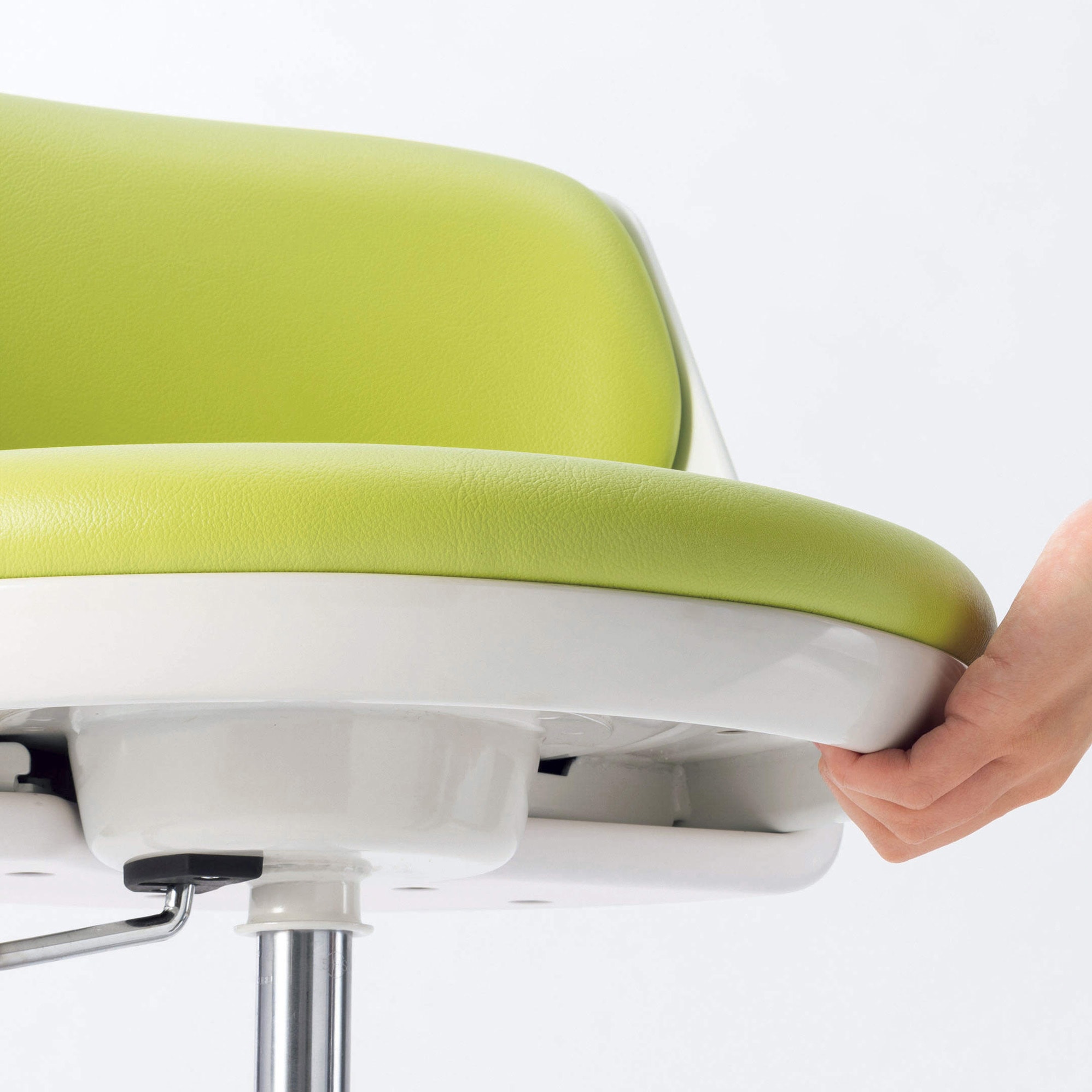 No.3811PS-W サポート用チェアー LION (ライオン事務器) キャスター