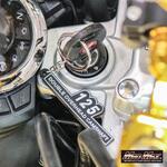 125 サイドカバーエンブレム風 シリコンキーホルダー MAD MAX(マッドマックス)