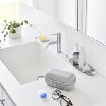 メガネとコンタクトレンズ用品が収納できるメガネケース タワー ライトグレー 山崎実業