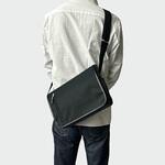 へリンボンフラップショルダー(横型)-クロ 平野鞄