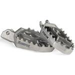 アドベンチャーフットペグセット AKRAPOVIC (アクラポビッチ)