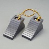 110x235x125mm タイヤストッパー(黒/ヒモ付/1組) エスコ