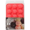 生地がくっつきにくいシリコーン製のお菓子型 貝印
