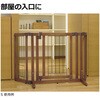 - ペット用 木製おくだけドア付ゲート Richell(リッチェル) 75608490