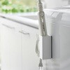 10527 マグネットヘアーアイロン&コードホルダー タワー ホワイト 山崎実業 78142605