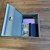 DL-80610BK 本棚に隠せるセキュリティ金庫 辞書型隠し金庫 鍵付き 防犯 へそくり保管 カモフラージュ収納 ブラック ディーエーピーネットワーク 79800257