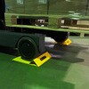 WA-001 リーチフォーク用車輪止め WADOME(鉄/塗装)300x340x60 MONOLIX 81366988