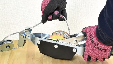 ハンドルの開閉操作を行います