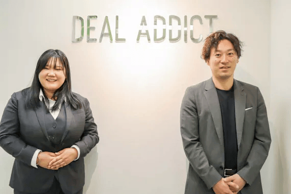 株式会社ディール・アディクト （右）代表取締役社長　蟻川翔太様 （左）総務部　永井絵理子様